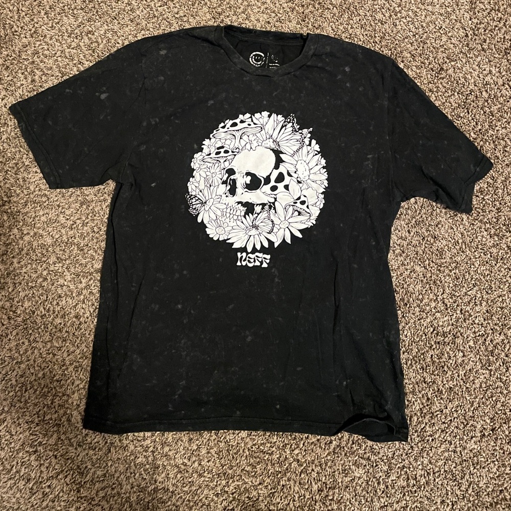 NEFF Men’s size M Skull Garden Graphic Tee in black acid wash. Gently used.